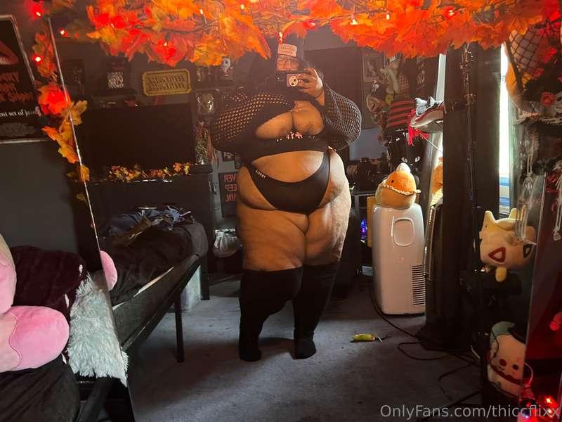thiccflixx image #2
