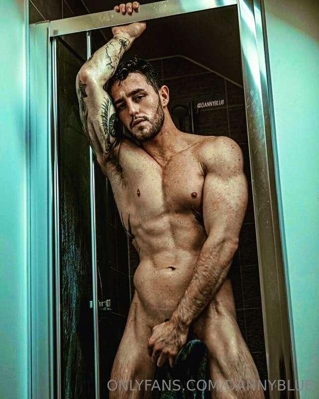 Throw back to need help in the shower 😏