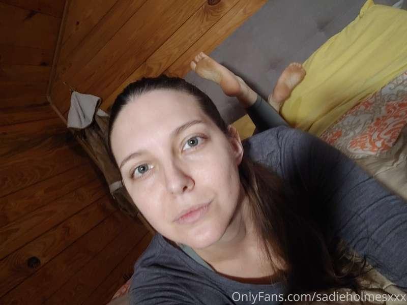 Lick my #feet in bed