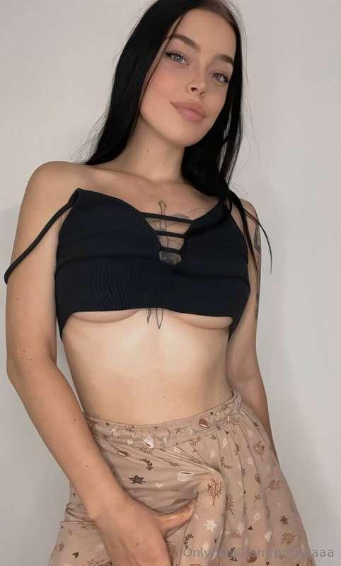 FREE SUB 💘🟤 You won’t last 2 minutes with @kiralix 🔥She’s ho..