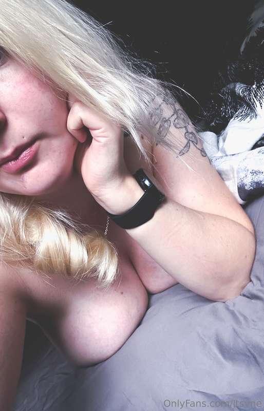Hitaat aamut 🩵Kun voi vaan jäädä köllimään sänkyyn