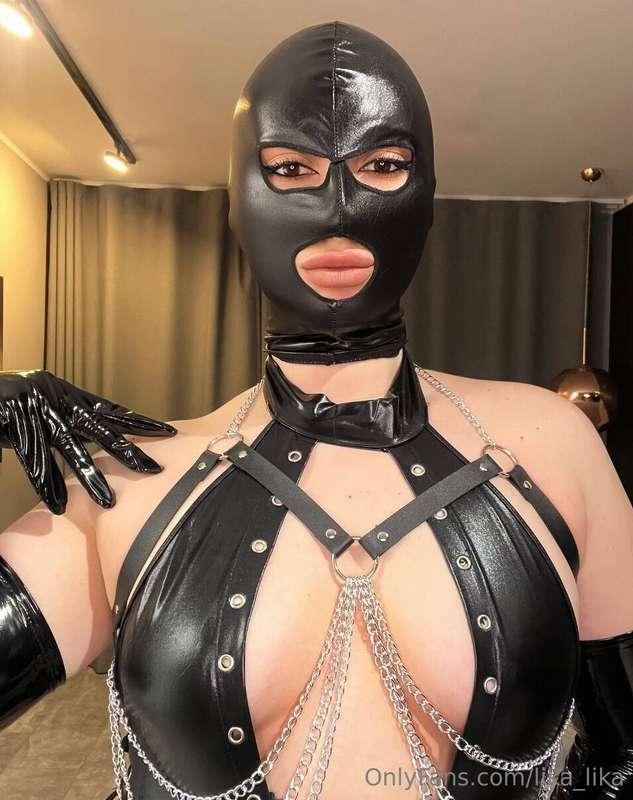 𝐅𝐑𝐄𝐄 𝐒𝐔𝐁👉 @iwantuslave 🙈🔞 "I am Mistress Bella, Queen of you..