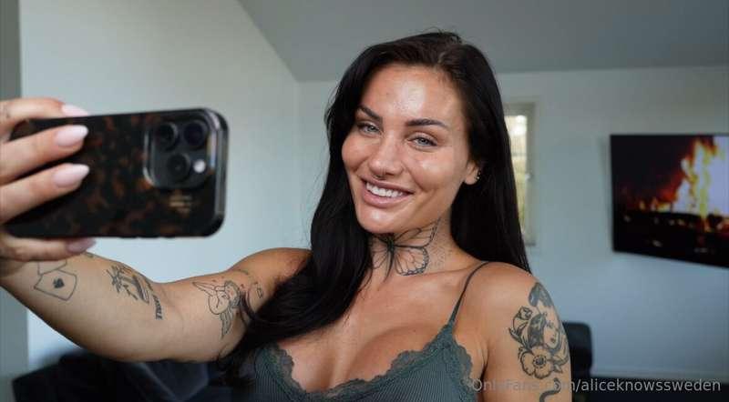 Happier than everrr!! 🥰 Message me something sweet for some ..