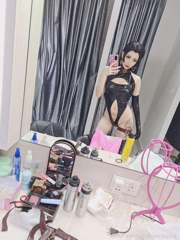 Damn who is she