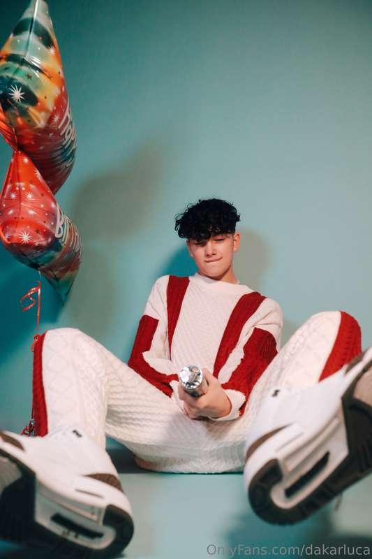 SHOOTING IT IN YOUR FACE BECAUSE I'M 20 TODAY!! 💦🎈🎉🥳