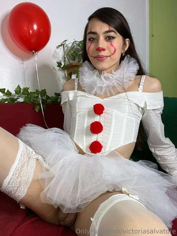 did you know pennywise is actually an asian trans woman? 😎