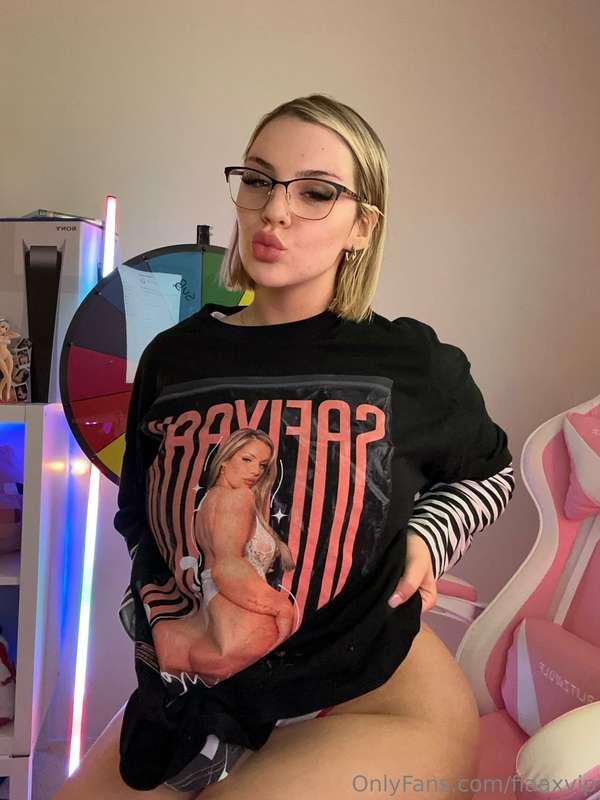 So excited to announce my merch is available to purchase!!🥺🥰..