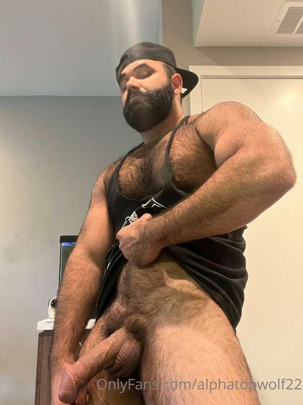 Daddys horned up and needs your 👄 or 🍑 
[[Swipe]] All lubed ..