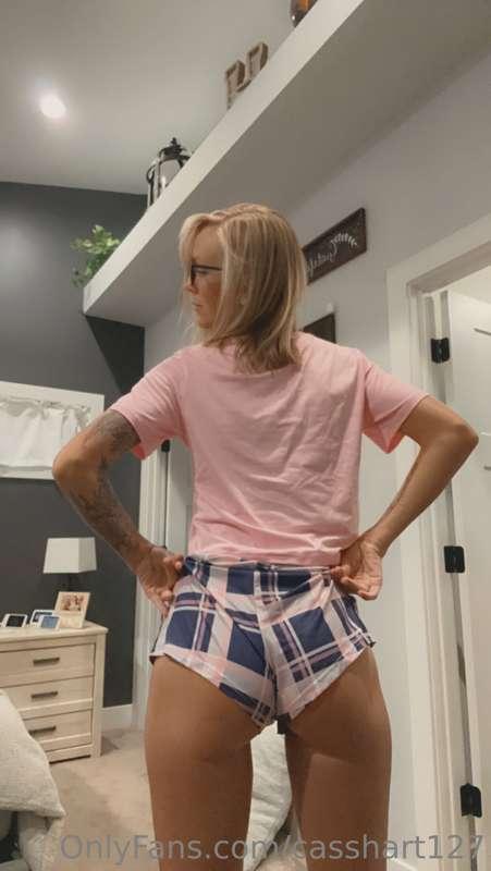 Strip tease video and a lot of pictures 🫣💋