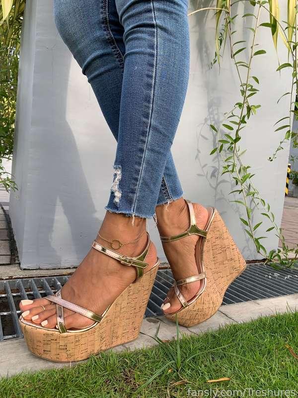 Showing off my new Wedges 😊
There’s nothing better than wearing wedges on Wednesday 😉
Do you like them? Should I start collecting wedges? 