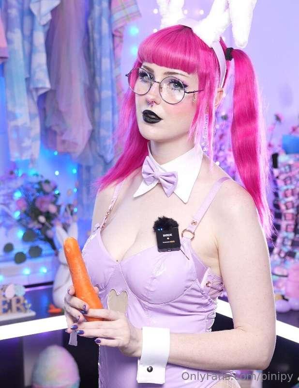 Currently shooting content. Making a carrot BJ related video..