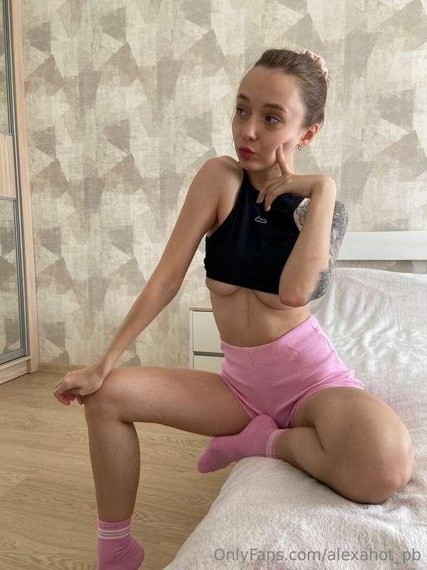 # @fairy_flora
## 𝒲𝒽𝒶𝓉'𝓈 𝓊𝓅?

Wanna try it? 🤤👀