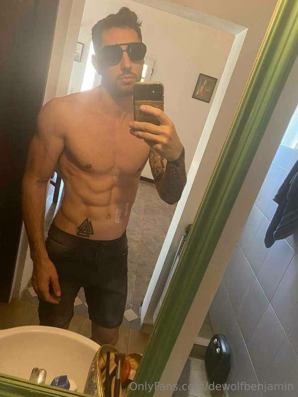 Hi baby❤️
follow me to enjoy my exclusive content 😈🥵
I'm @ca..