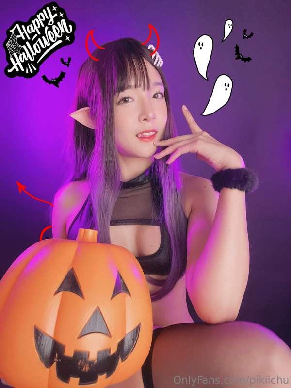 Halloween set is coming!! Sorry for being gone so long. 🧡🖤