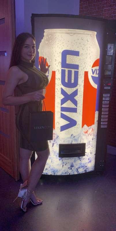 Can I be your VIXEN? 😏 Think you can even handle me? Message..
