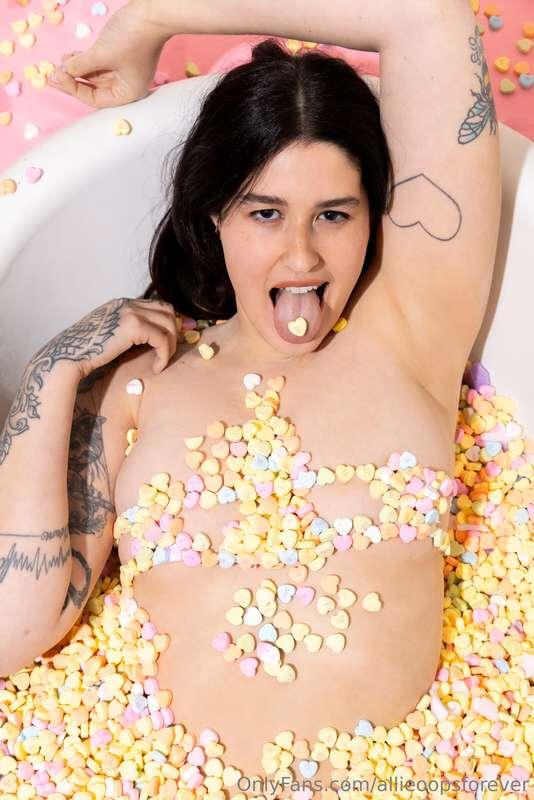I'd rather swim in a bath of tiny little men but hey, a girl..