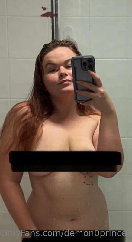 Some photos of me in the shower, watch me bend over and grab..