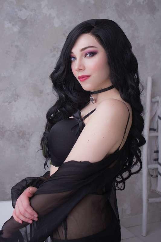 Yennefer HQ