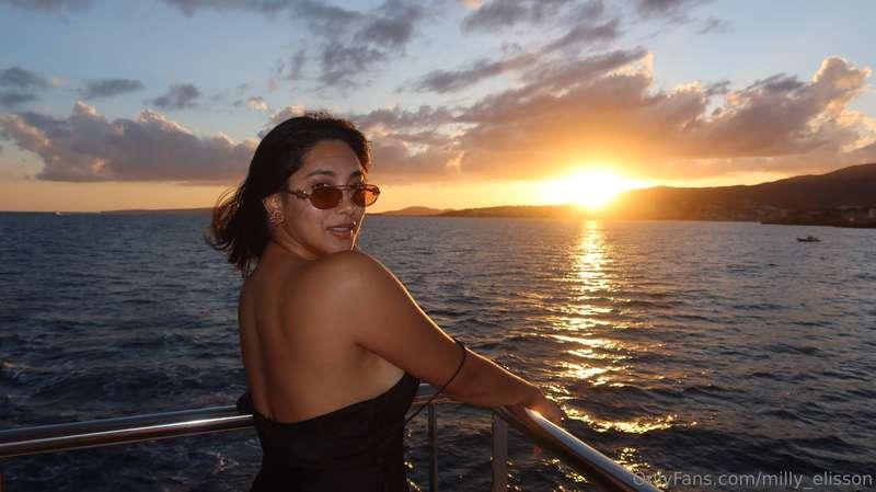 🌅 The sea and sunsets — the philosophy of the soul 🌅There is..