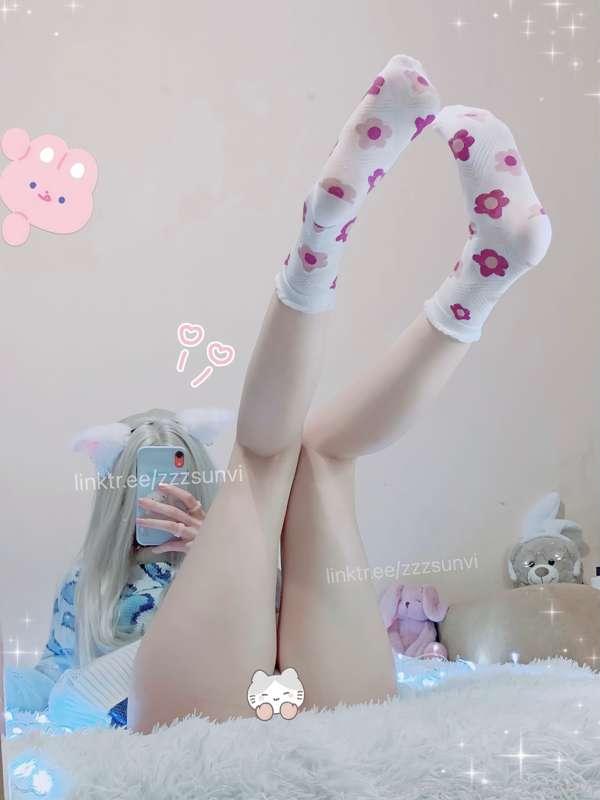 my cute feet and cute socks🥰