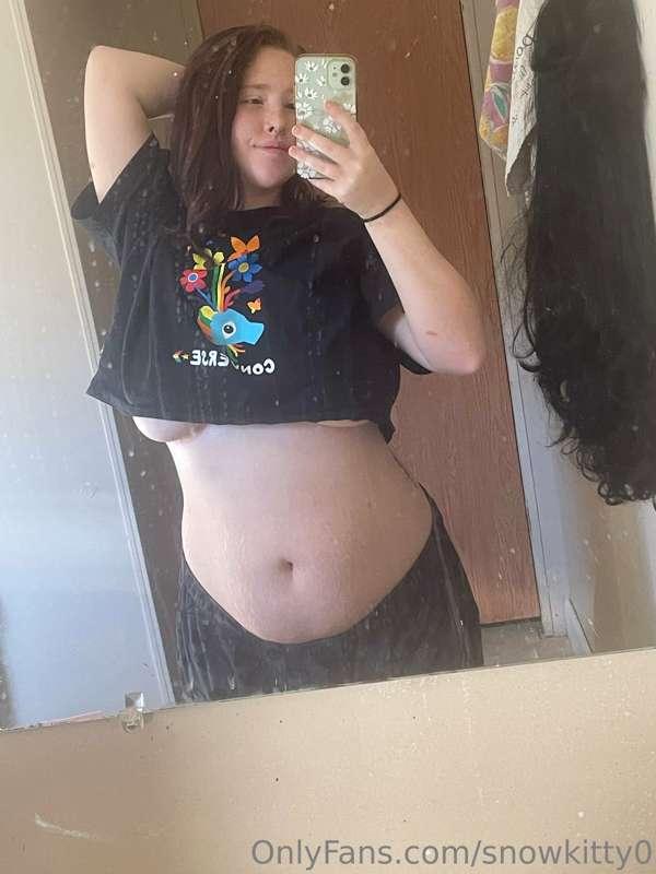 Sneak peek of titties