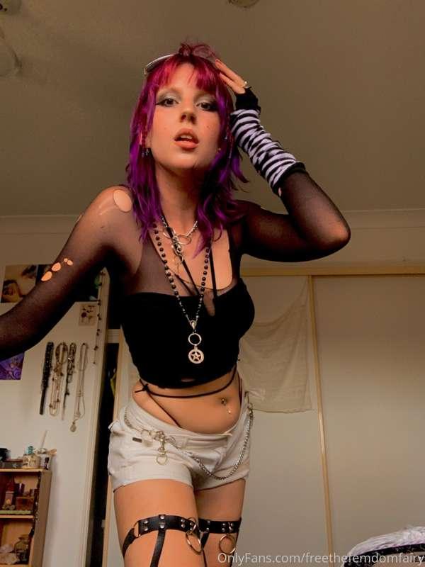 @thefemdomfairy 

I’ll look at your tiny prick for free if i..