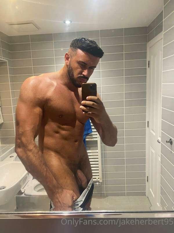 I get the worst hangovers 🤢 at least I’m tanned though 🙃