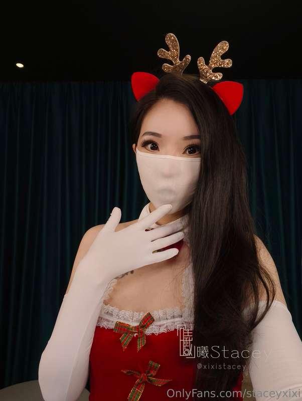 A selfie of your Christmas sweetheart, with a white mask and..