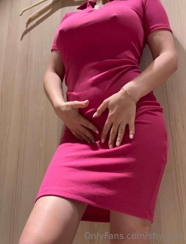 Oh my god 😳
I played with my pussy right in the fitting room..
