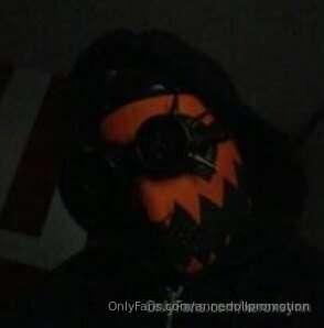 @xeroxsynn  - My name is Seth Elliott, i am 30 years old. Si..