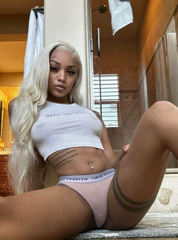 Good morning bby 💕 I’m not on here much so go sub to my VIP!..