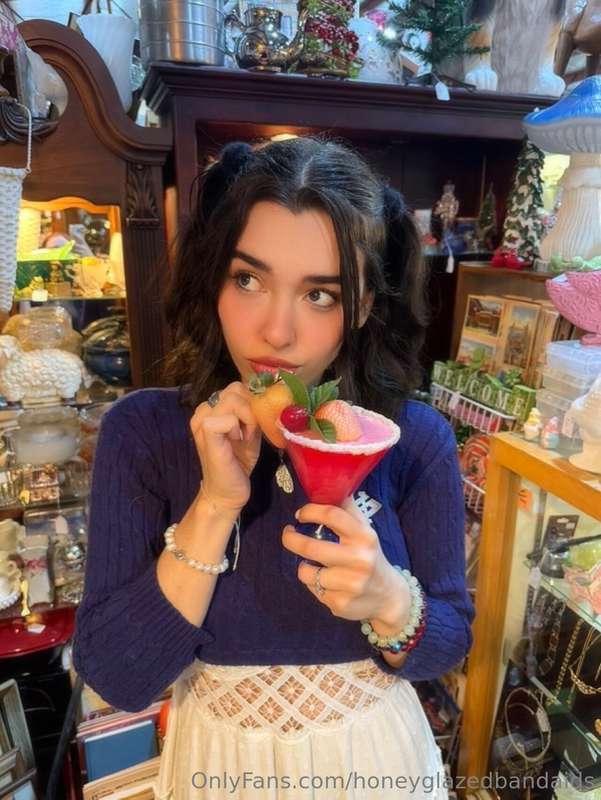 Lil antique store date (cause it’s my favorite place to go)