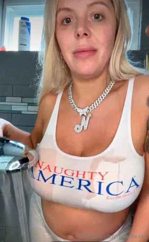 Getting my white shirt and top all wet for you baby 🥵🥵 wanna..