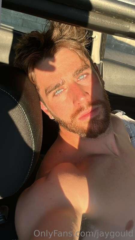 Desert sun really be hitting lately 🏜️