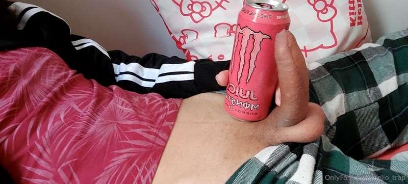 The classic femboy pp next to a monster can, man I'm so gay ..