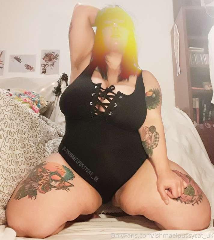 A subscriber asked for a custom photoshoot. In a sexy swimsu..