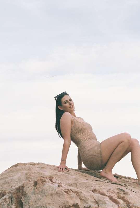 Dangerous (and naked) in the desert ✨🌙