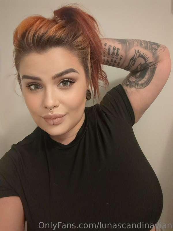 Who wants to get high with me 🌿🌬️💨