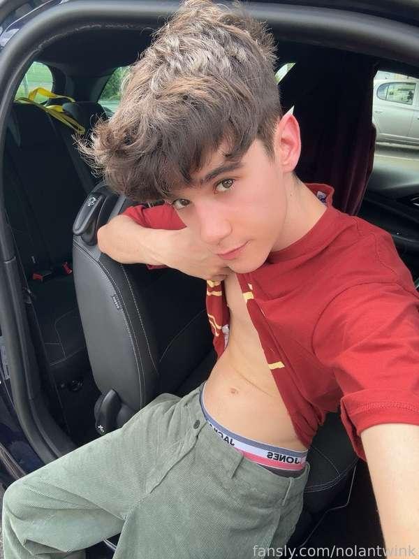 It was a hot day and I had a bit of time, so I jerked off in my car... 💦