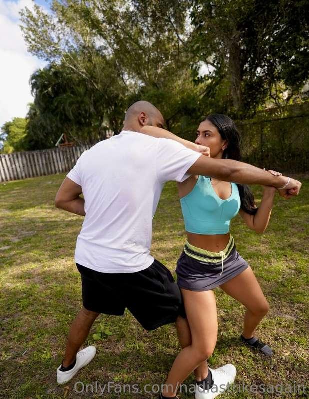 Another angle of the reverse elbow strike 

💥To generate eve..