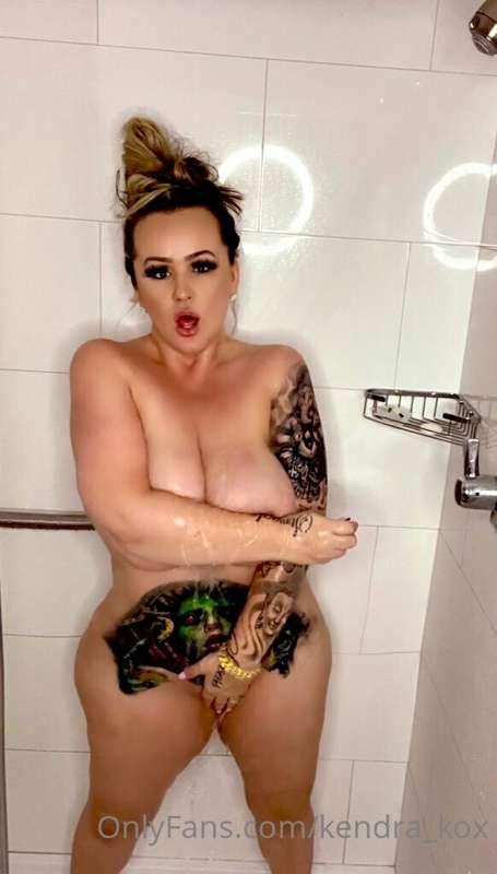 Let’s get dripping wet together 😈💦💦