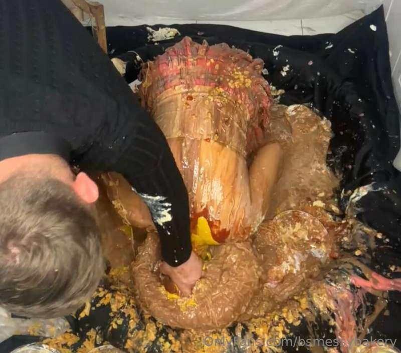 bsmessybakery image #0