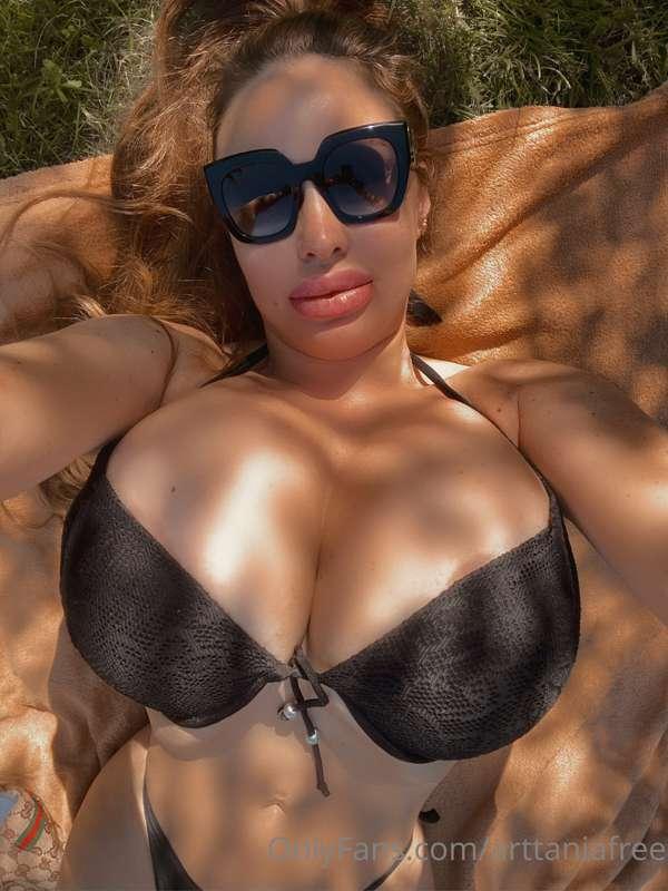 Sunbathing today 🤩