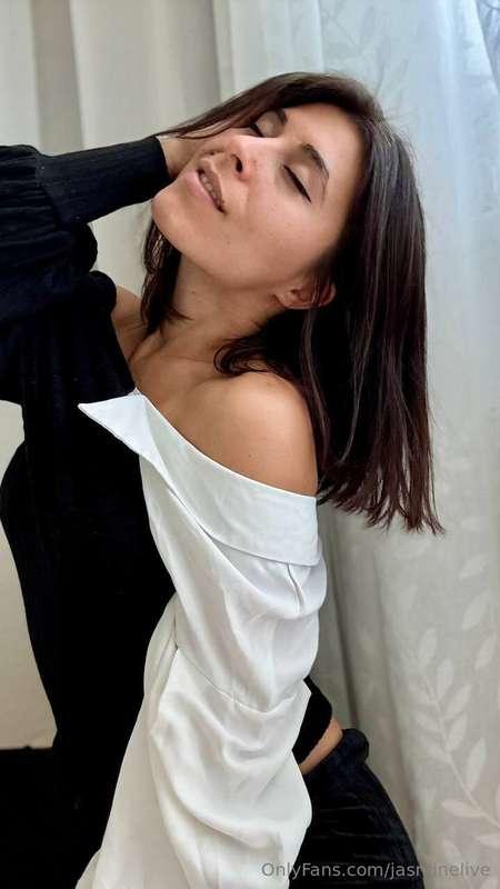 💫 So… tell me, how were your weekend vibes? Quiet and cozy, ..