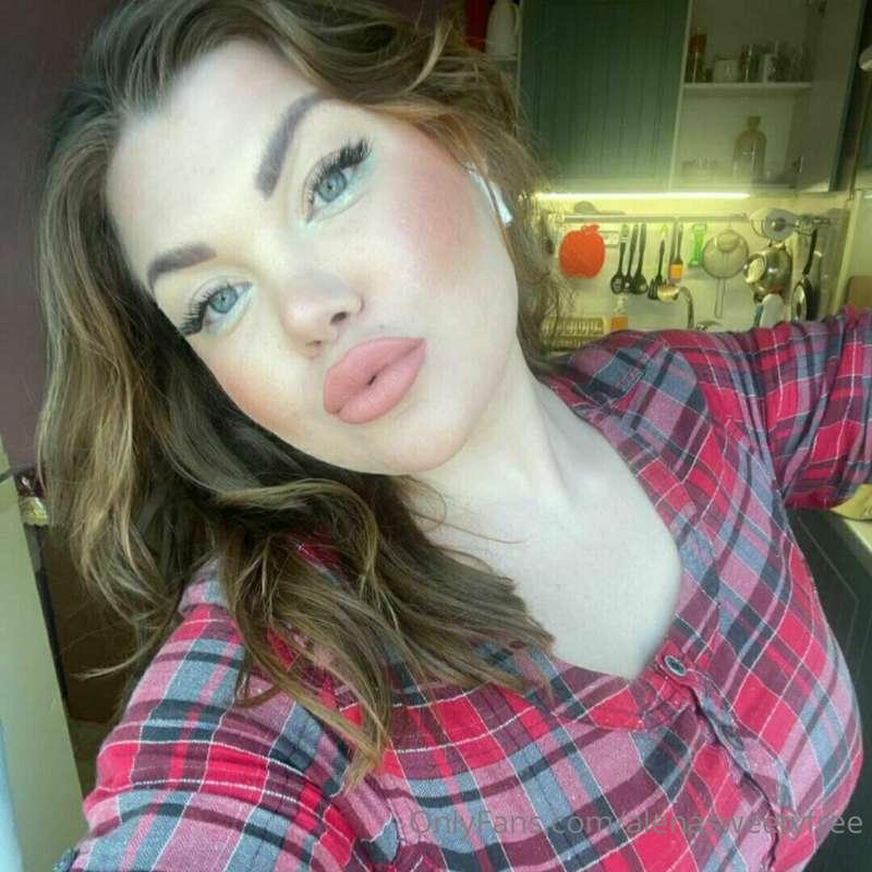 Did you know my lips are like Skittles and you’re about to t..