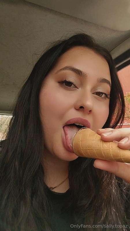 Addicted to licking ice cream! Give me an ice cream if you w..