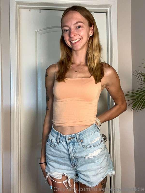 This outfit gives me summer vibes 🥰☀️