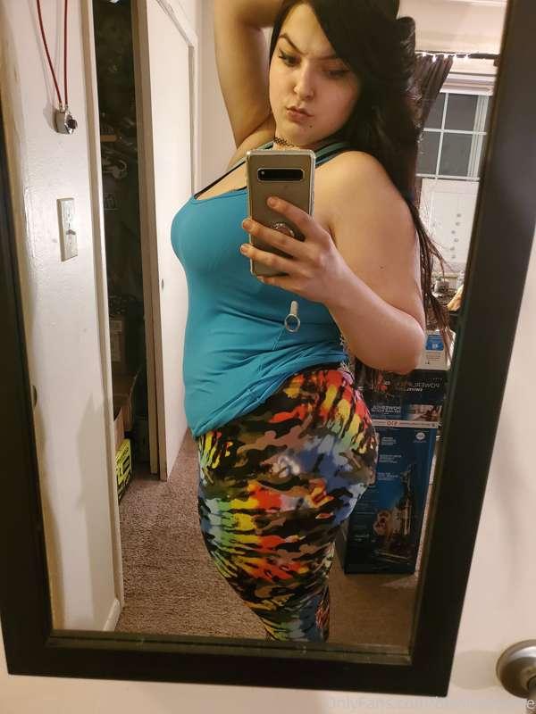 In & out of my leggings 😄😁
