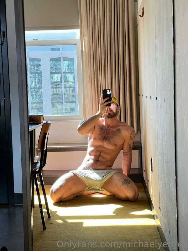 Craziest thing you’ve done in a hotel room? 👀