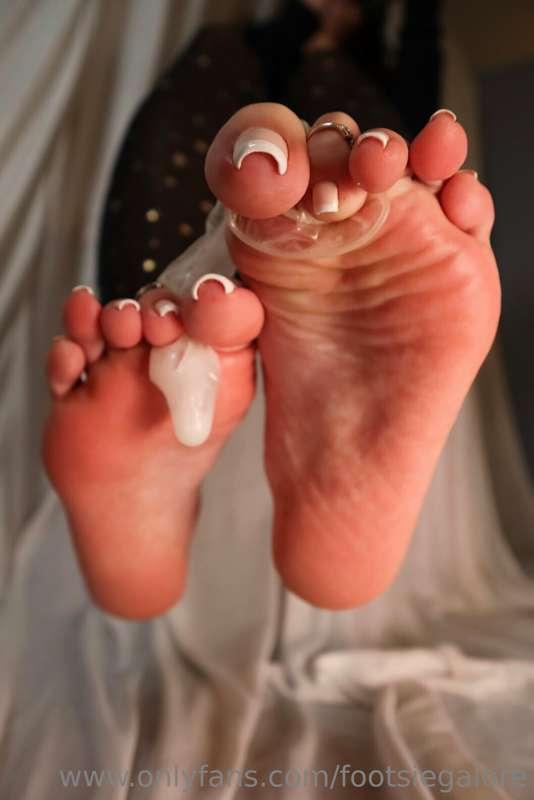 Messy Monday! Ooh I don’t want this to go to waste  😈🤔💦 vide..